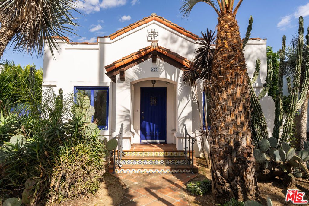 Photo of 524 N Kilkea Drive, Los Angeles, CA 90048 (MLS # 26716131)