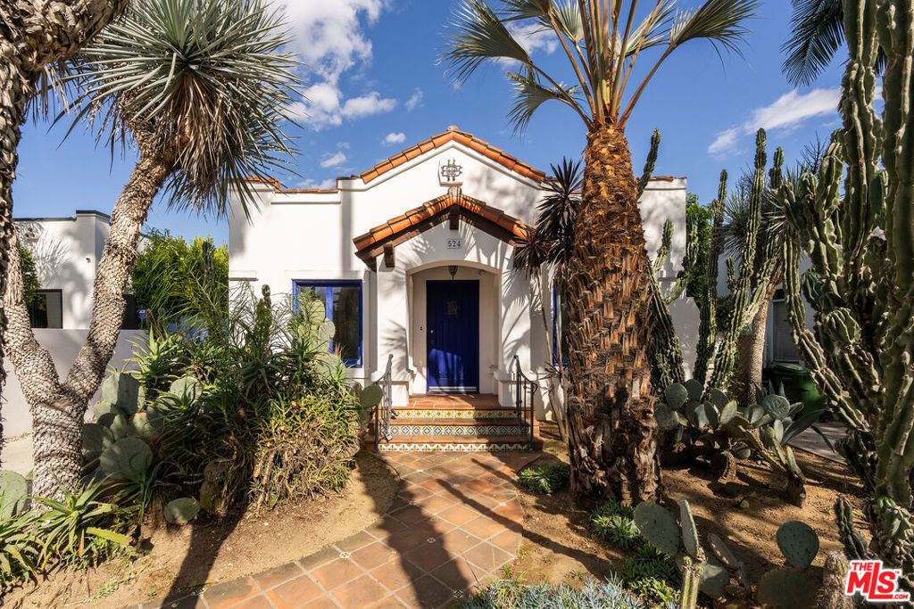 Photo of 524 N Kilkea Drive, Los Angeles, CA 90048 (MLS # 26716131)