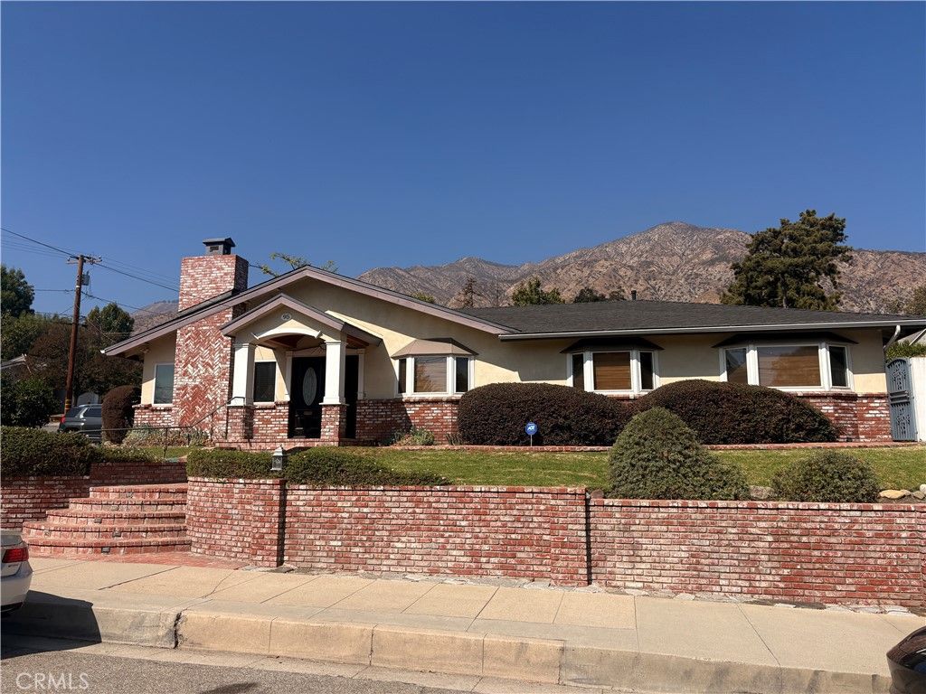 Photo of 95 W. Laurel Avenue Ave, Sierra Madre, CA 91024 (MLS # PW25238383)