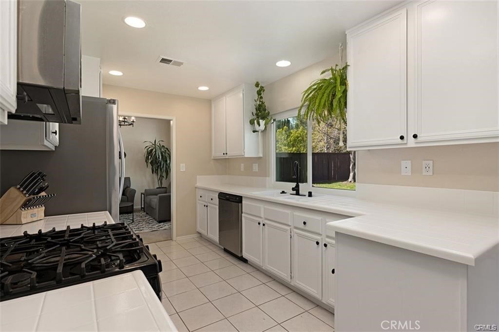 Properties 4 55 Avignon Avenue