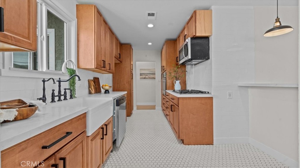 4312 Walnut