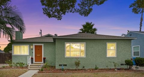 Photo of 4312 Walnut Ave, Long Beach, CA 90807 (MLS # PW26095501)