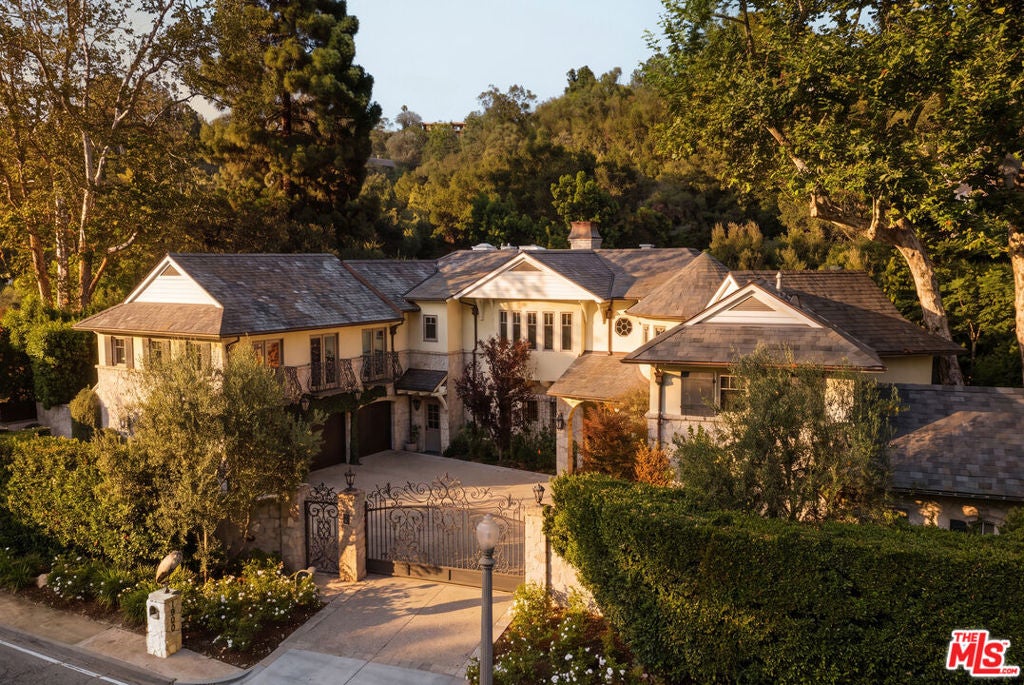 1900 Mandeville Canyon Road