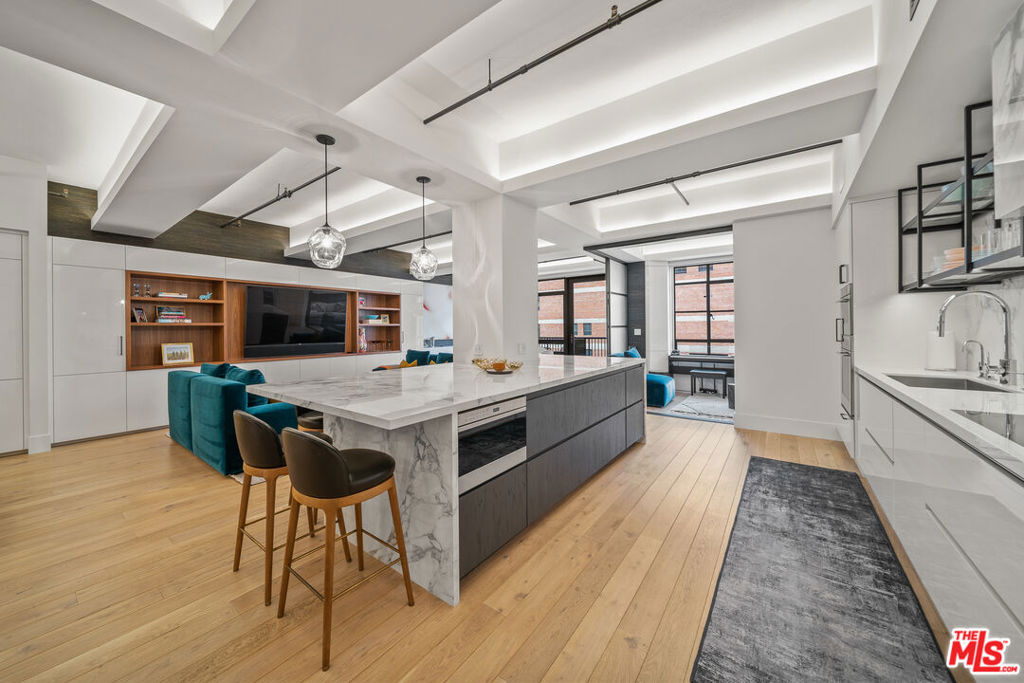 849 S Broadway 812