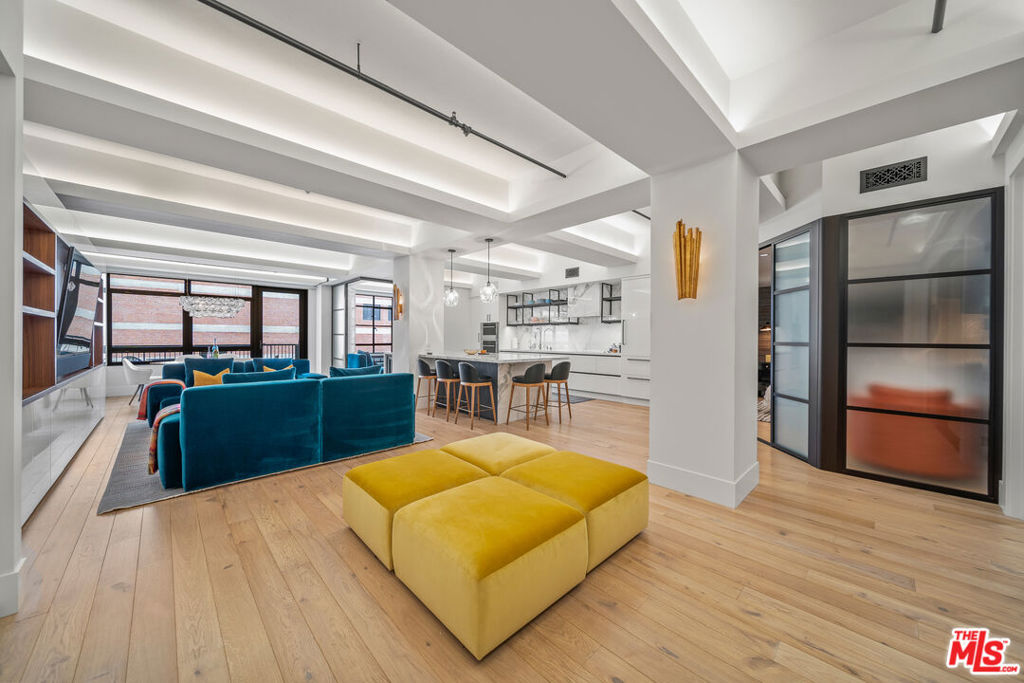 849 S Broadway 812