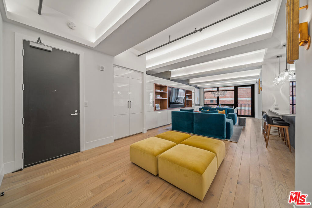 849 S Broadway 812