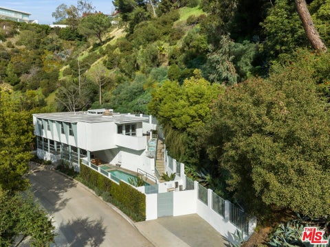 Photo of 9421 Lloydcrest Drive, Los Angeles, CA 90210 (MLS # 26988335)