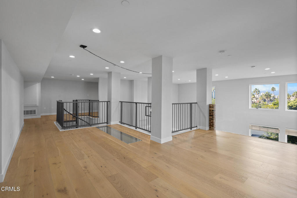 1901 Victoria Avenue 204