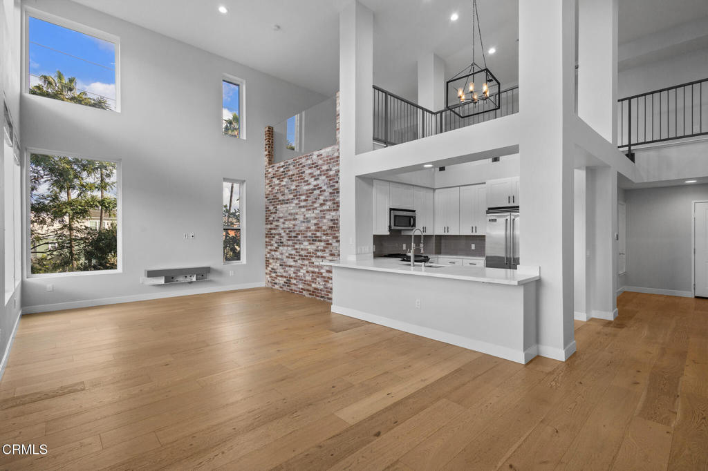 1901 Victoria Avenue 204