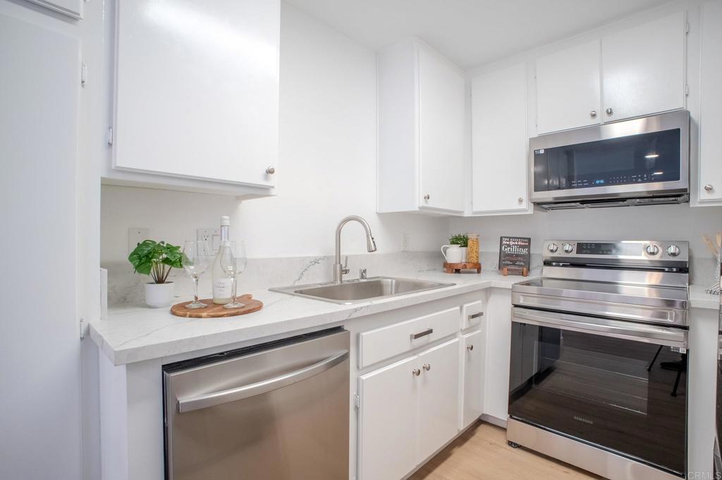 6330 Genesee Ave 318