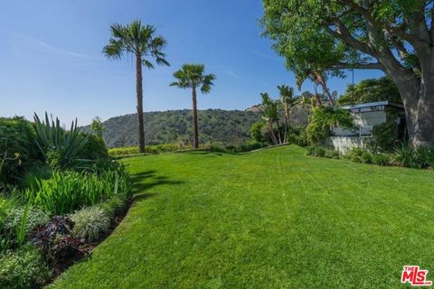 Photo of 2439 Carman Crest Drive, Los Angeles, CA 90068 (MLS # 26673905)