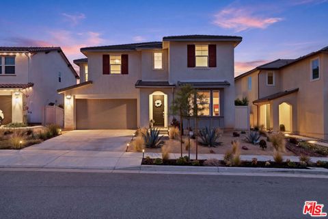 Photo of 18114 Outlook Way, Santa Clarita, CA 91350 (MLS # 26838069)