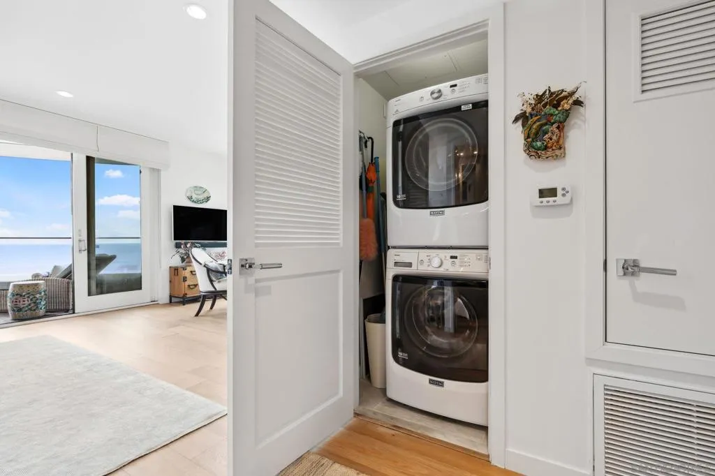 La Jolla, California 92037, United States, 1 Bedroom Bedrooms, ,2 BathroomsBathrooms,Residential,Active,149718