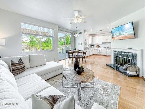 Tiny photo for 1685 Glider Court, Thousand Oaks, CA 91320 (MLS # 226004308)