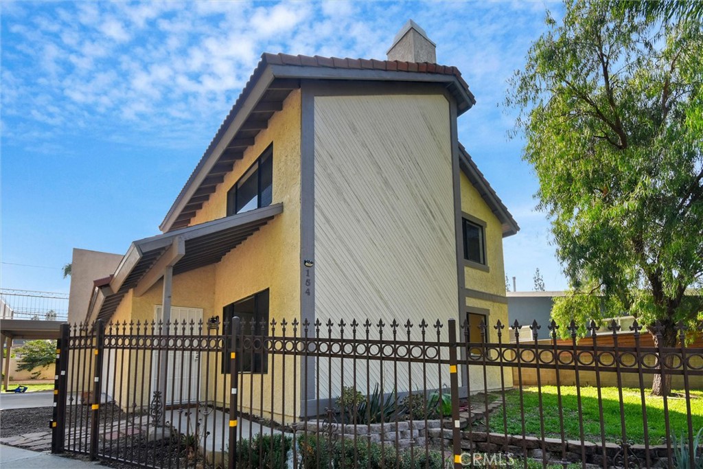 154 N Roberto Avenue