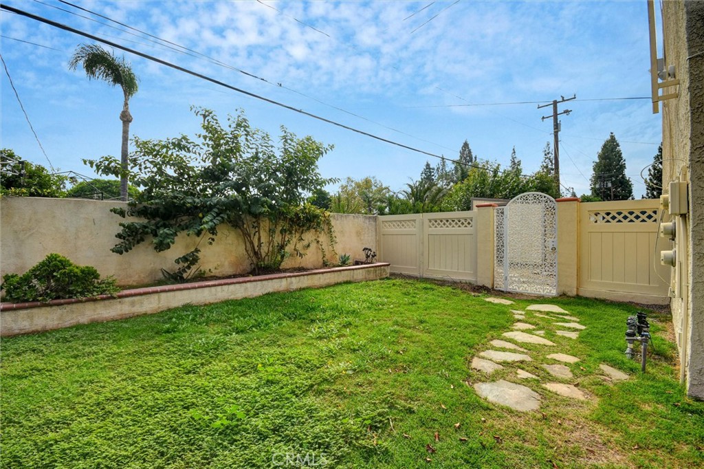 154 N Roberto Avenue