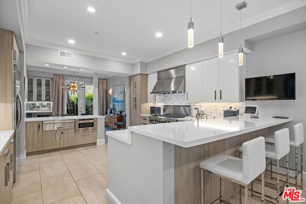 Photo of 6099 S Seabluff Drive, Los Angeles, CA 90094 (MLS # 25538321)