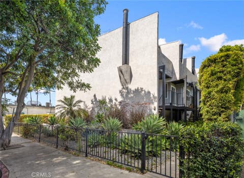 Photo of 4018 Redwood Avenue, Los Angeles, CA 90066 (MLS # SR26172275)