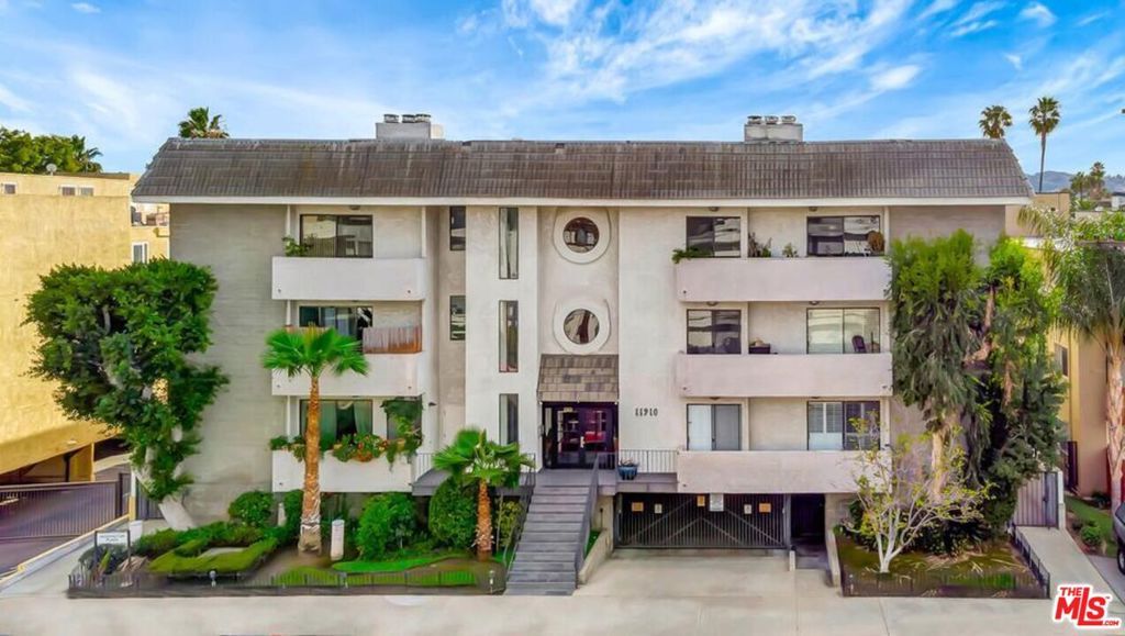 Photo of 11910 Weddington Street #306, Valley Village, CA 91607 (MLS # 25608409)