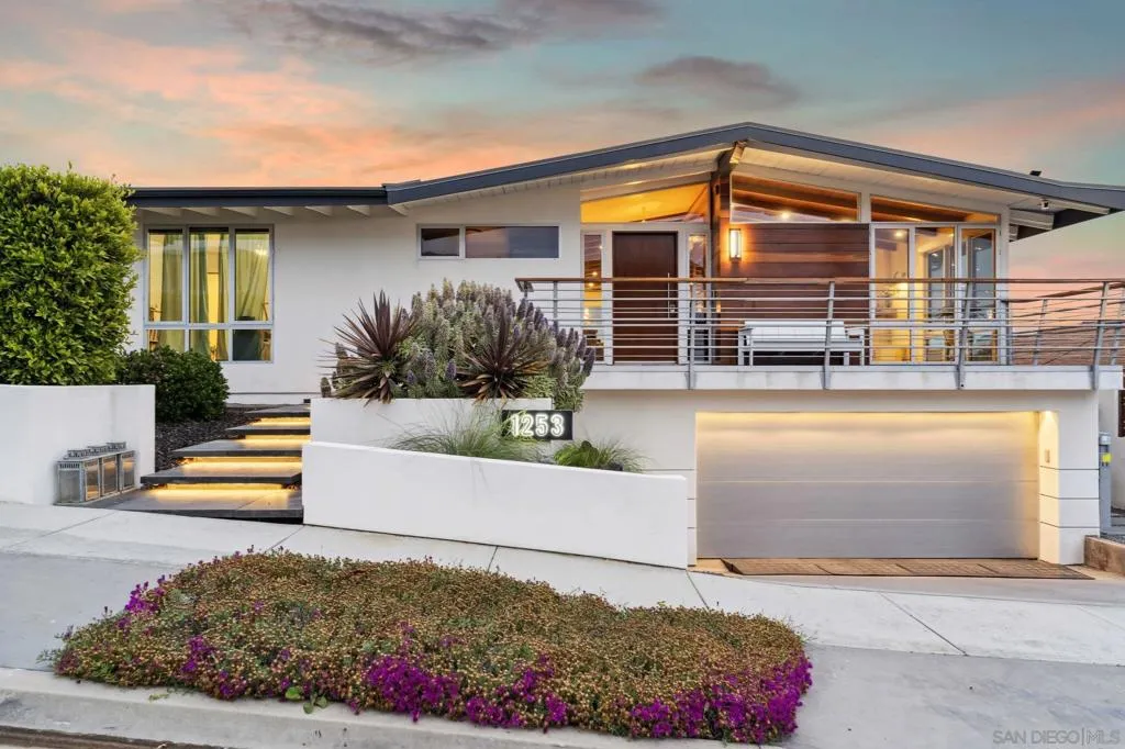 La Jolla, California 92037, United States, 6 Bedrooms Bedrooms, ,5 BathroomsBathrooms,Residential,Active,128711