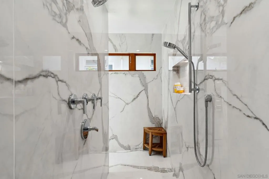 La Jolla, California 92037, United States, 6 Bedrooms Bedrooms, ,5 BathroomsBathrooms,Residential,Active,128711