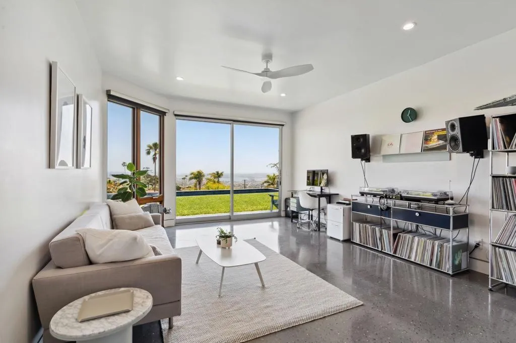 La Jolla, California 92037, United States, 6 Bedrooms Bedrooms, ,5 BathroomsBathrooms,Residential,Active,128711