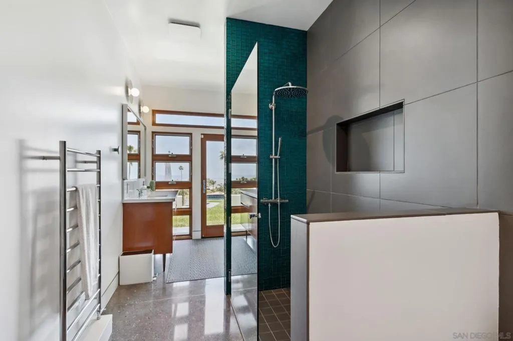 La Jolla, California 92037, United States, 6 Bedrooms Bedrooms, ,5 BathroomsBathrooms,Residential,Active,128711