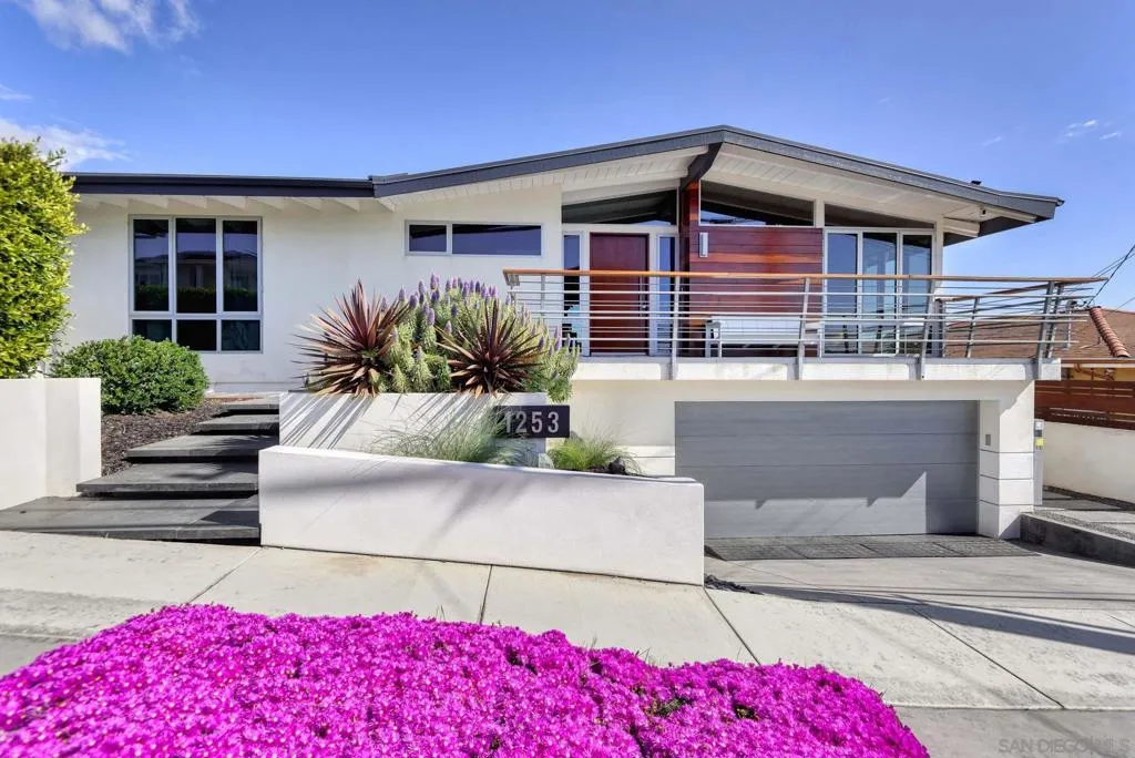 La Jolla, California 92037, United States, 6 Bedrooms Bedrooms, ,5 BathroomsBathrooms,Residential,Active,128711