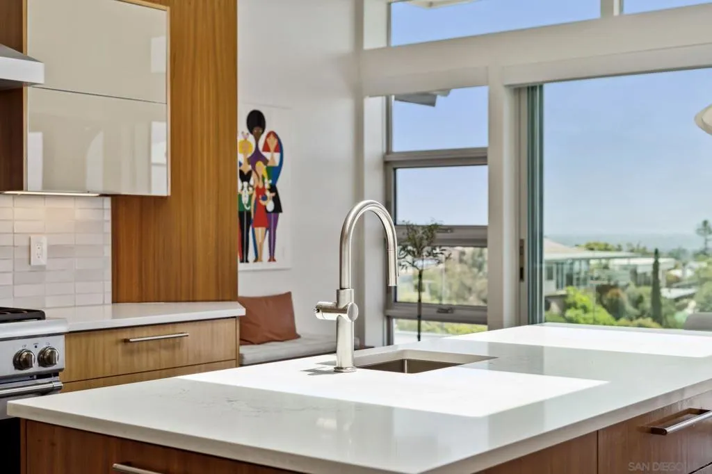 La Jolla, California 92037, United States, 6 Bedrooms Bedrooms, ,5 BathroomsBathrooms,Residential,Active,128711