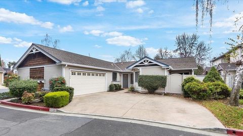 Photo of 1135 Tiffany Lane Ln, Pleasanton, CA 94566 (MLS # 41121539)