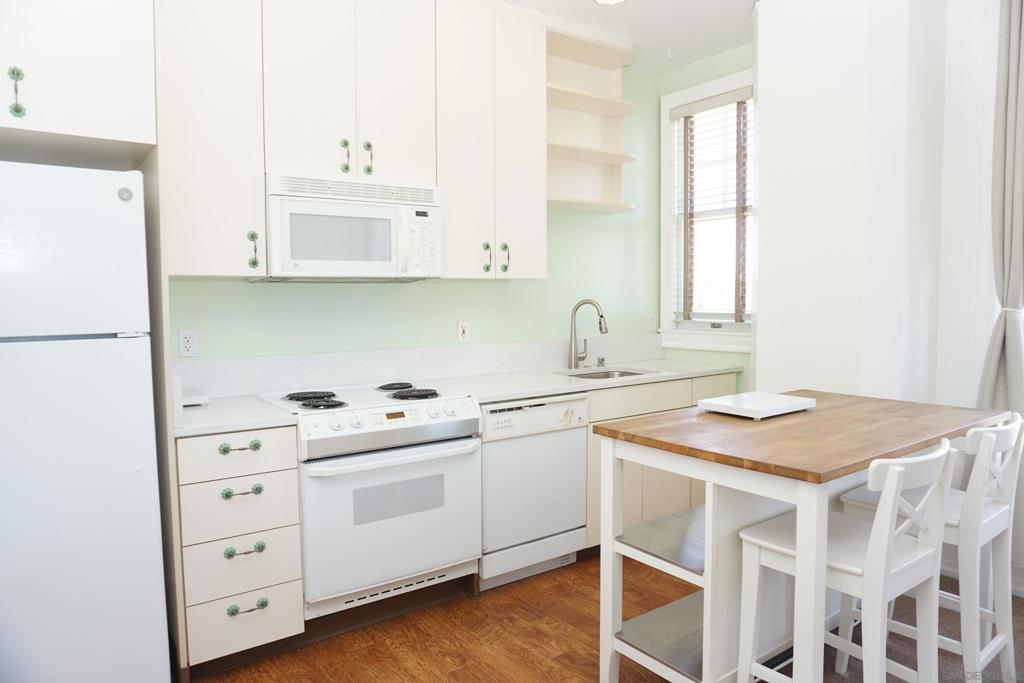 702 Ash St 702
