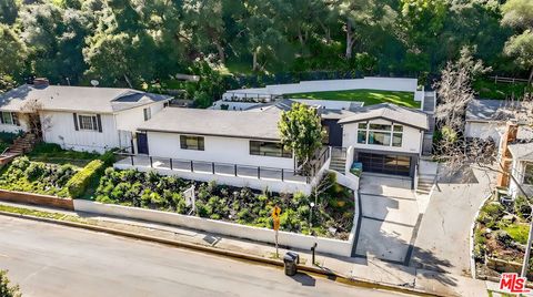 3873 Royal Woods Drive Sherman Oaks CA 91403