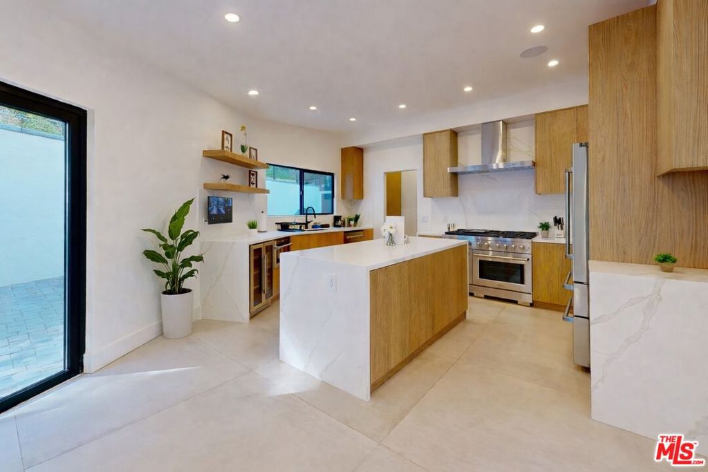 3873 Royal Woods Drive