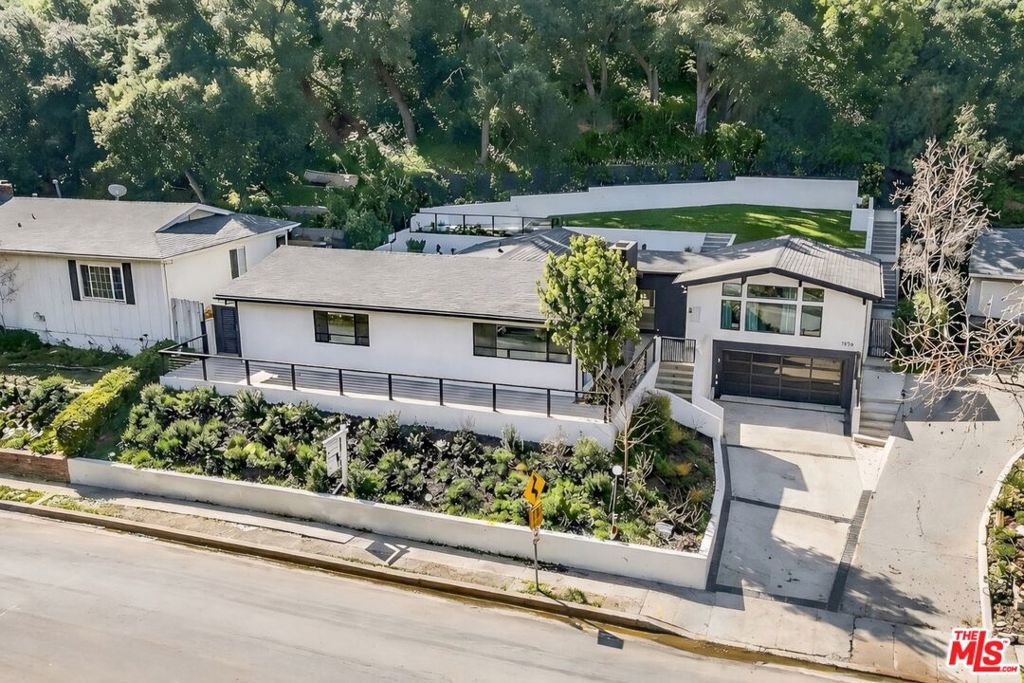 Photo of 3873 Royal Woods Drive, Sherman Oaks, CA 91403 (MLS # 26659667)