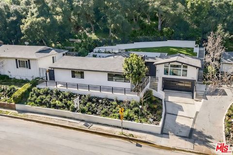 Photo of 3873 Royal Woods Drive, Sherman Oaks, CA 91403 (MLS # 26659667)