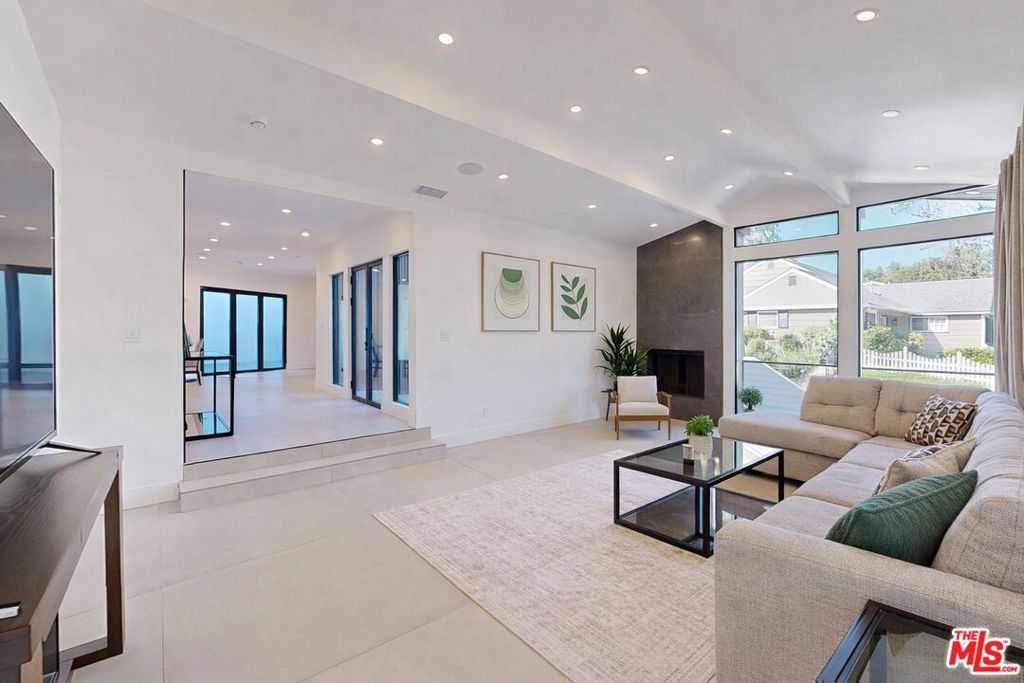 Photo of 3873 Royal Woods Drive, Sherman Oaks, CA 91403 (MLS # 26659667)