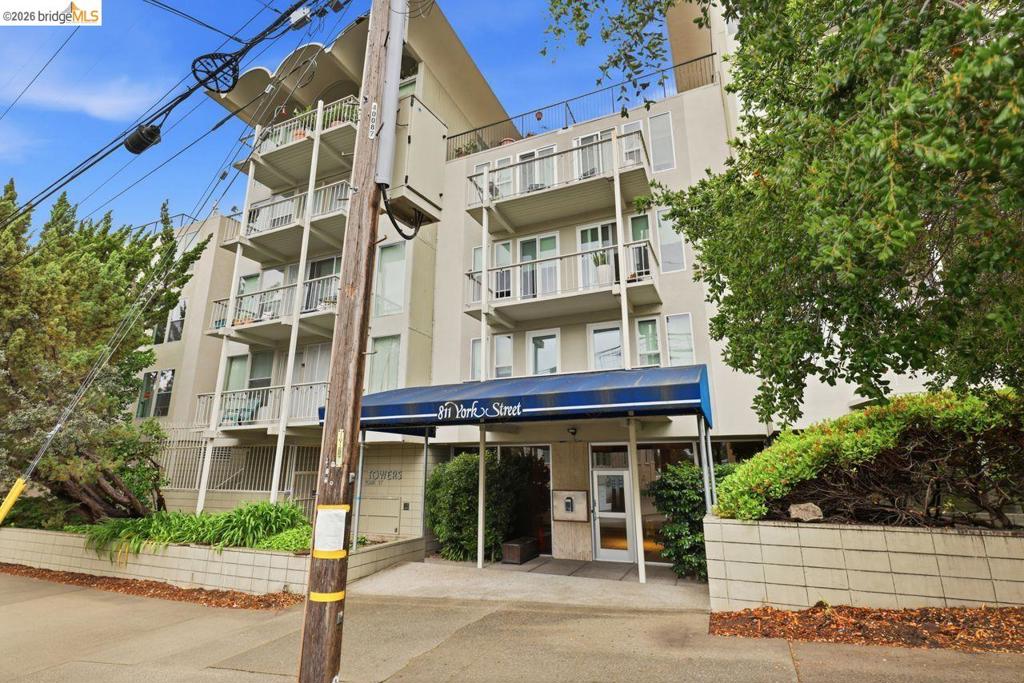 811 York St 237