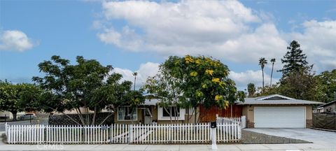 Photo of 498 Monte Vista Way, Hemet, CA 92544 (MLS # SW25265334)