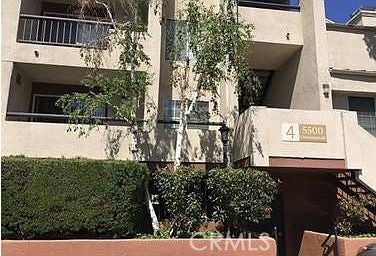 Photo of 5500 Owensmouth ave AVE #111, Woodland Hills, CA 91367 (MLS # SR26187035)