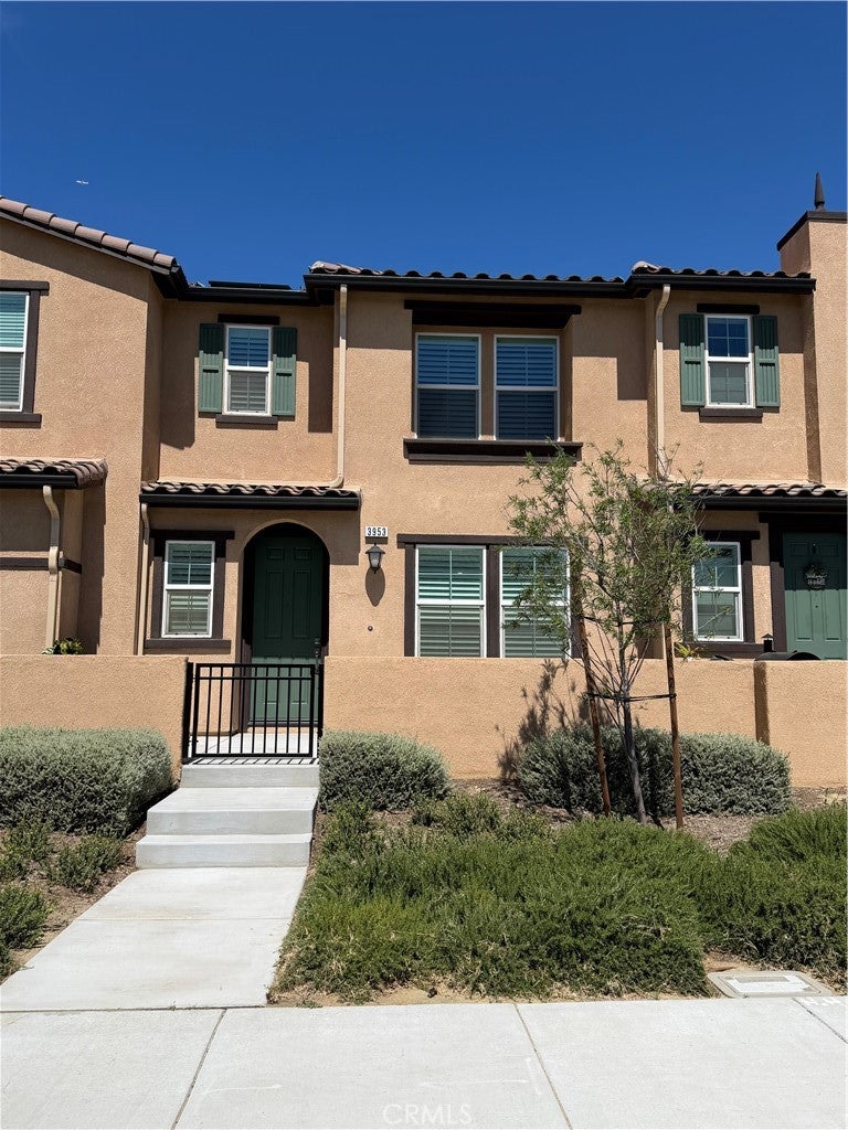 3953 E Rincon