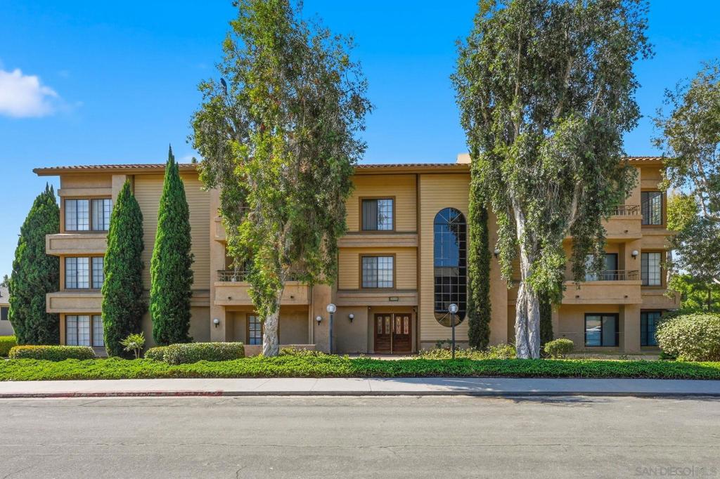 5649 Lake Park 301