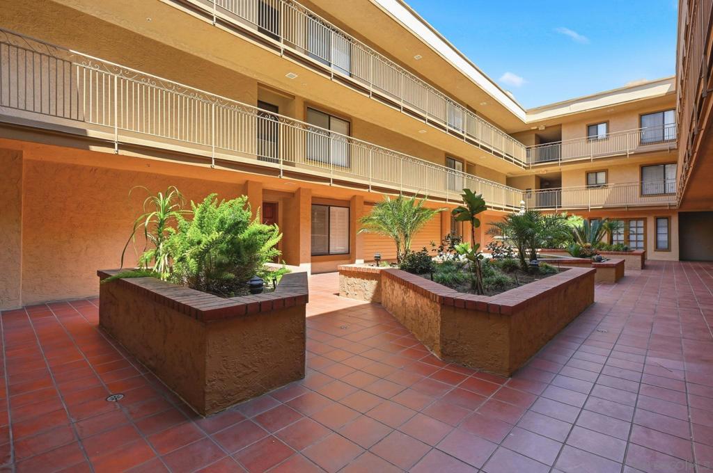5649 Lake Park 301
