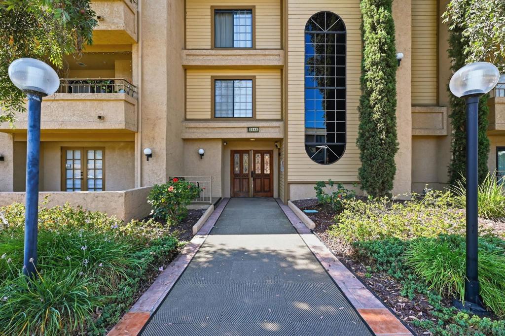 5649 Lake Park 301