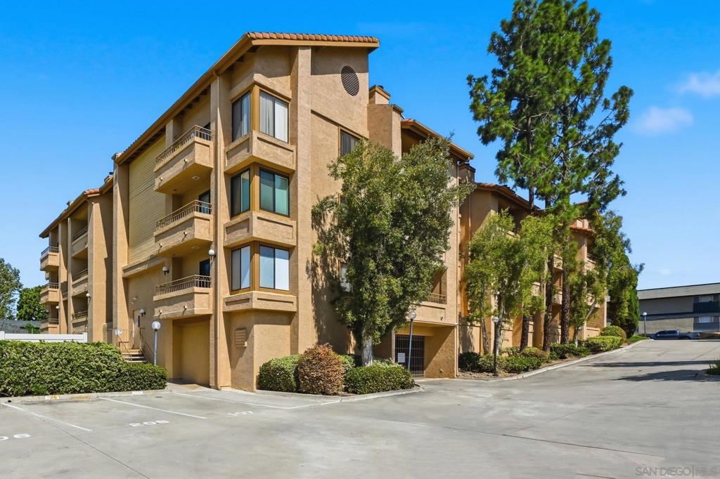 5649 Lake Park 301
