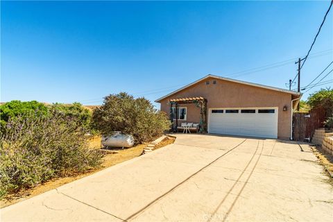 Photo of 42846 Montello Drive, Lake Elizabeth, CA 93532 (MLS # SR25226089) Photo of 42846 Montello Drive, Lake Elizabeth, CA 93532 (MLS # SR25226089)
