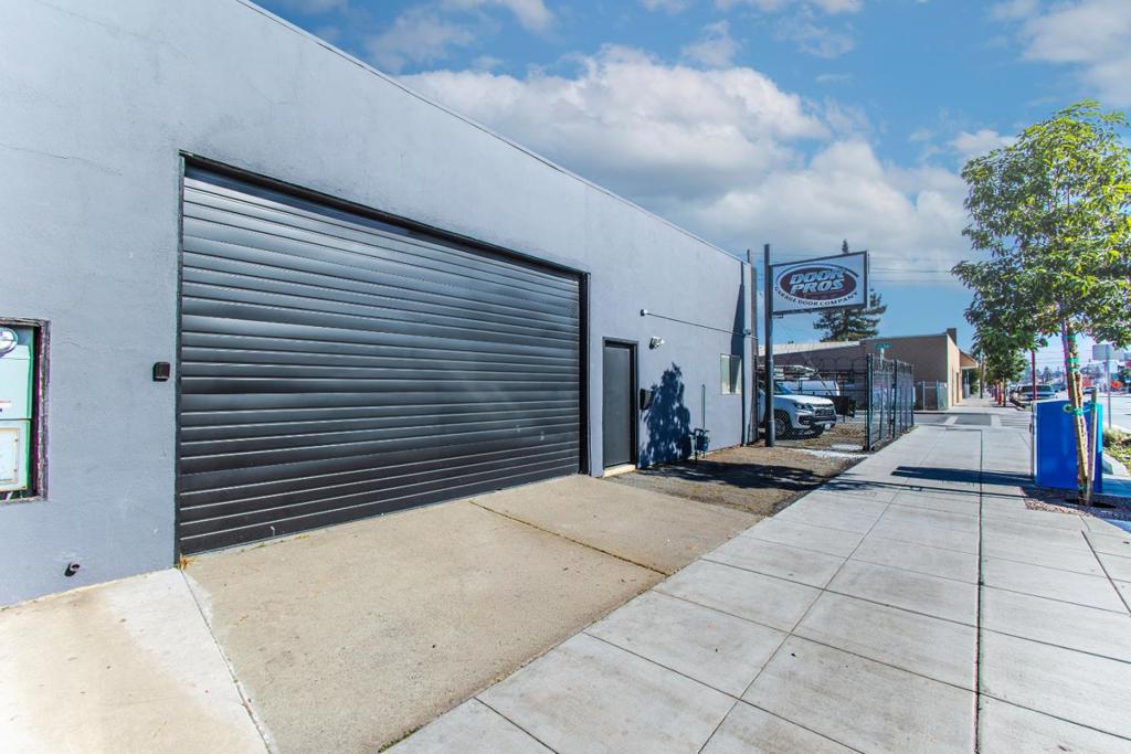 2951 Middlefield Road