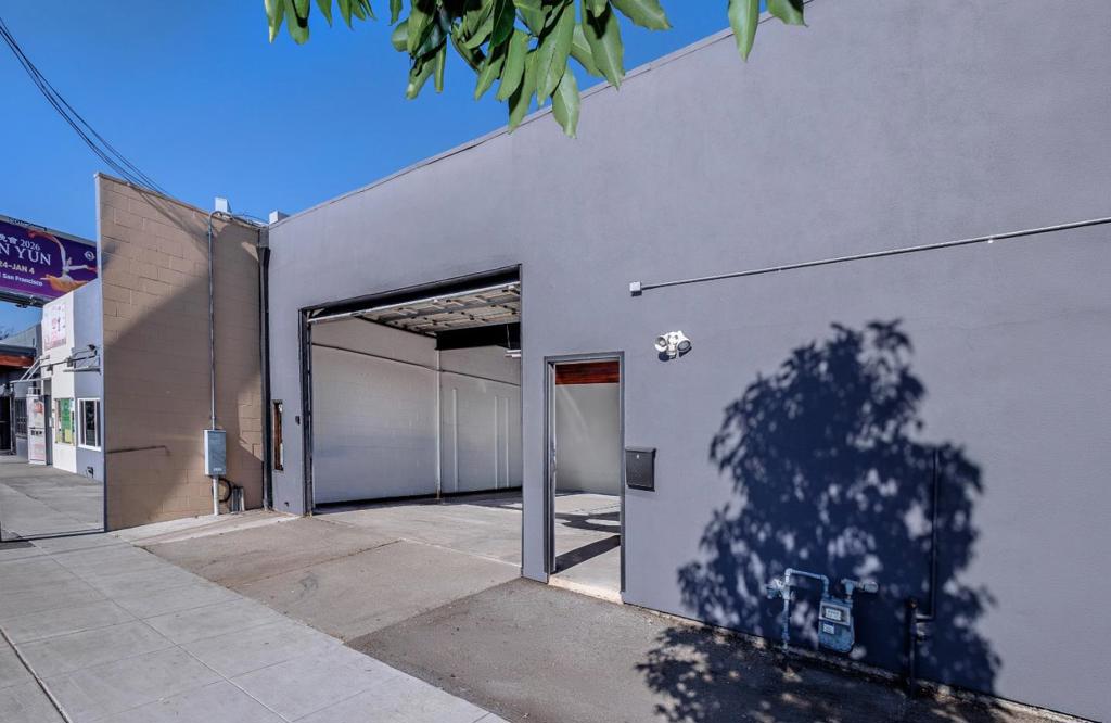 2951 Middlefield Road