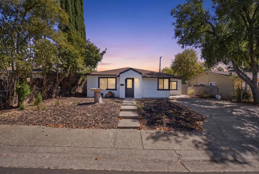 1412 Sebastian Way