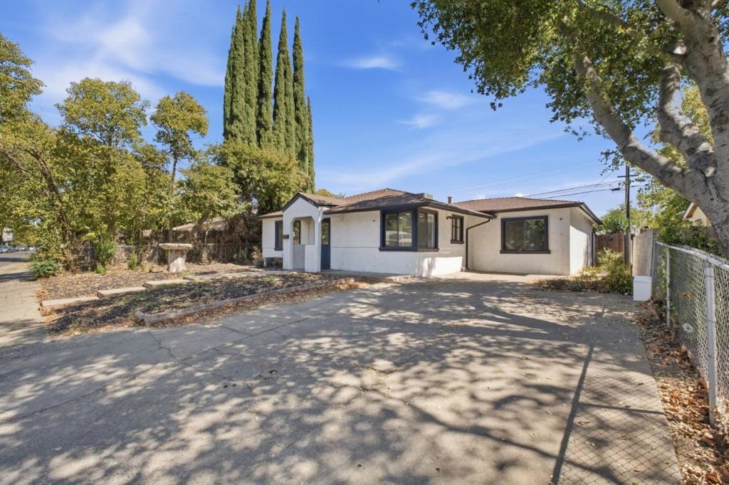 1412 Sebastian Way