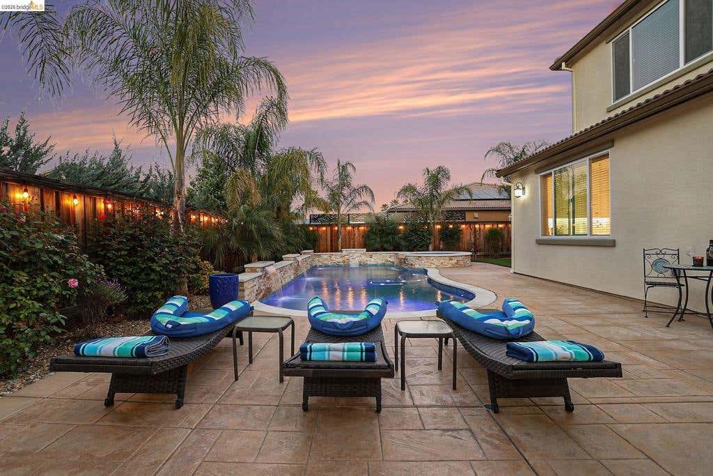 Photo of 171 Cider Cir, Brentwood, CA 94513 (MLS # 41127658)